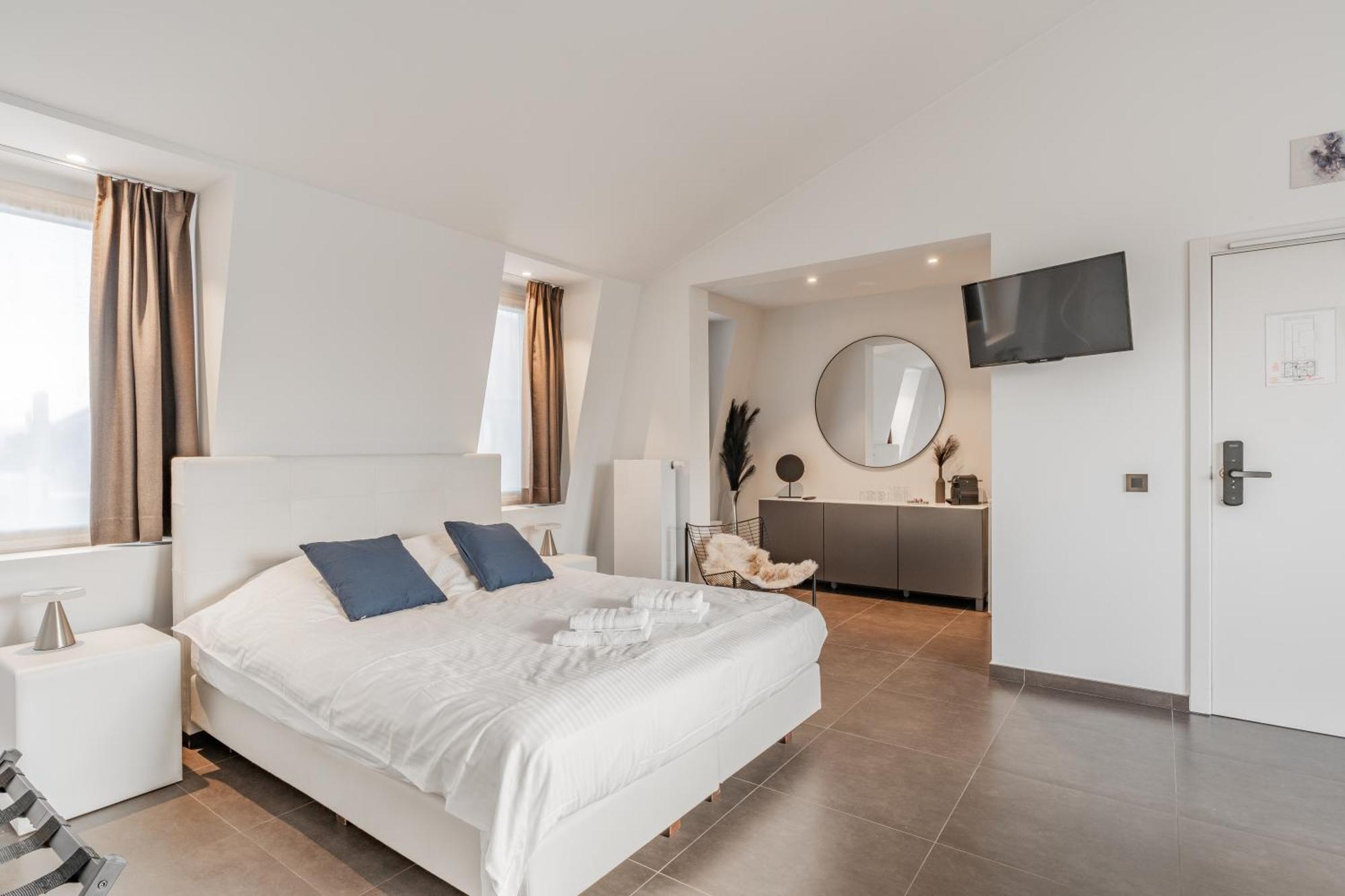 Two-Bedroom Family Suite,1524022432:JPEG