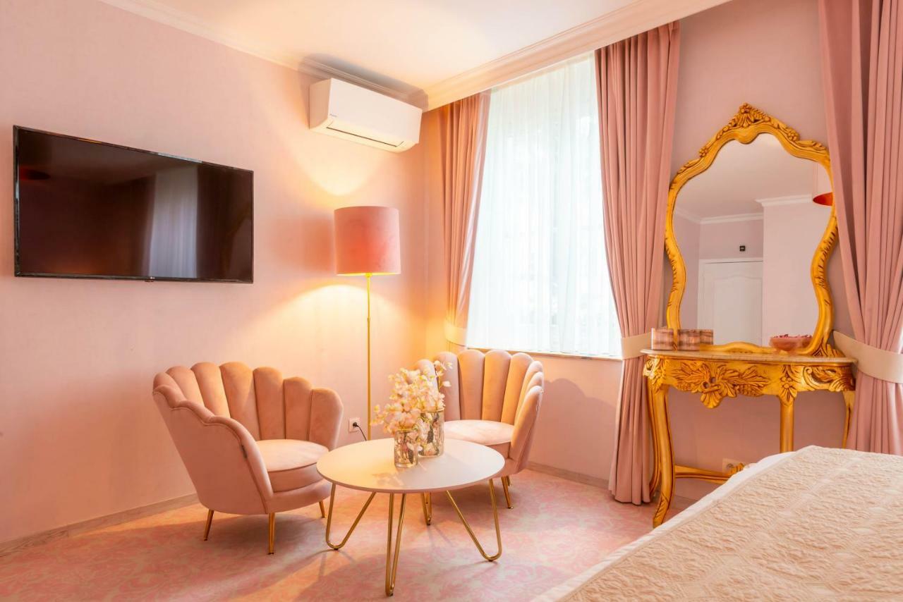 Roze Suite