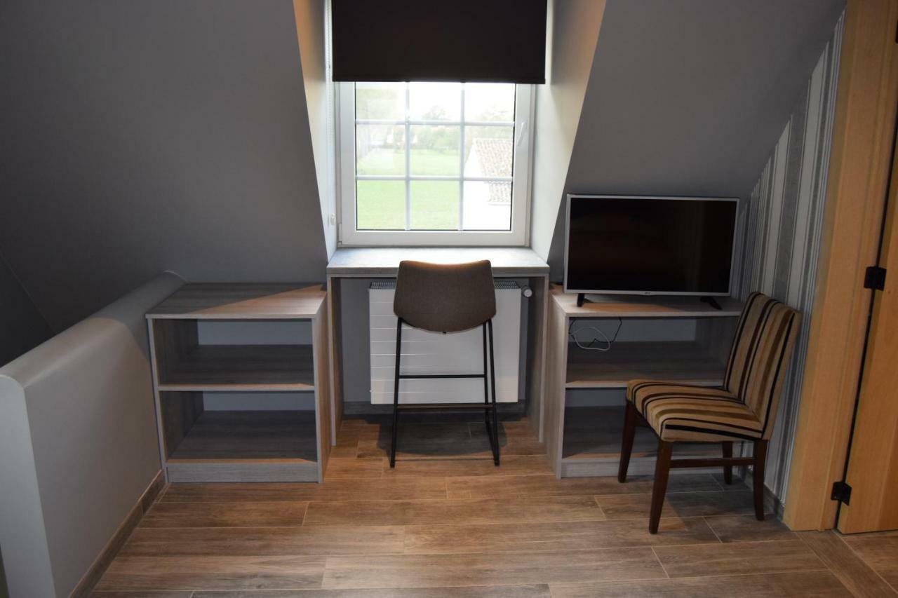 Superior Family Room,895542511:JPEG